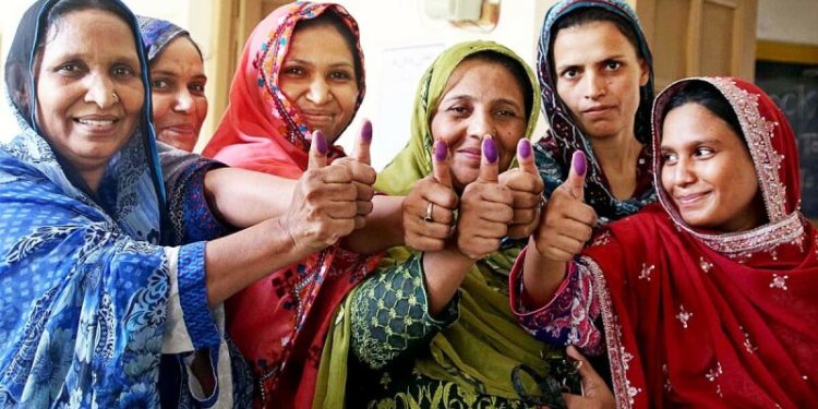خواتین کے ووٹوں نے 226 حلقوں میں فیصلہ کن کردار ادا کیا، فافن رپورٹ