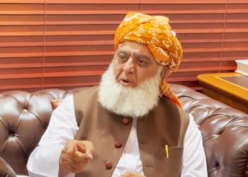 سیاستدانوں کے غیر ذمہ دارانہ رویوں کے باعث پارلیمان کی حیثیت ختم ہوگئی، مولانا فضل الرحمٰن