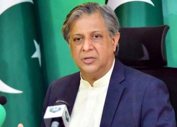 حکومت اداروں کے معاملات میں مداخلت نہیں کرتی، عدلیہ کو بھی انتظامی امور سے دور رہنا چاہیے: وزیر قانون