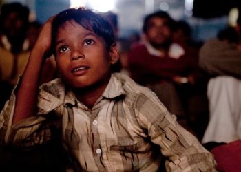 عدالت نے بچوں کو تھیٹر شوز میں لے جانے پر پابندی عائدکر دی