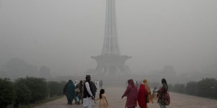 لاہور کی فضا زہر آلود، ایئر کوالٹی انڈیکس خطرناک حدوں کو چھونے لگا