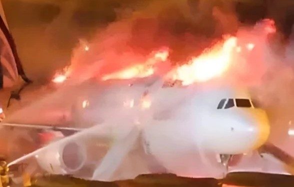 مسافر طیارے میں اچانک خوفناک آگ لگ گئی،176 مسافر سوار تھے