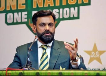 چیمپئنز ٹرافی میں ہائبرڈ ماڈل کو تسلیم کرنے پر محمد حفیظ کی پی سی بی پر سخت تنقید
